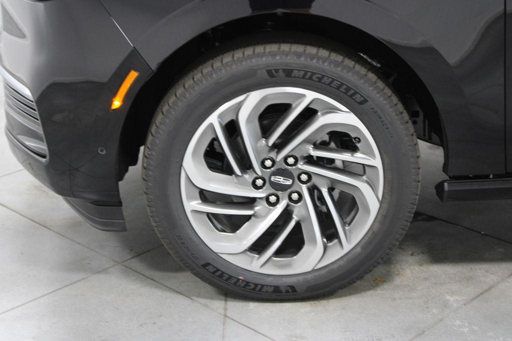 new 2025 Lincoln Navigator car, priced at $103,576