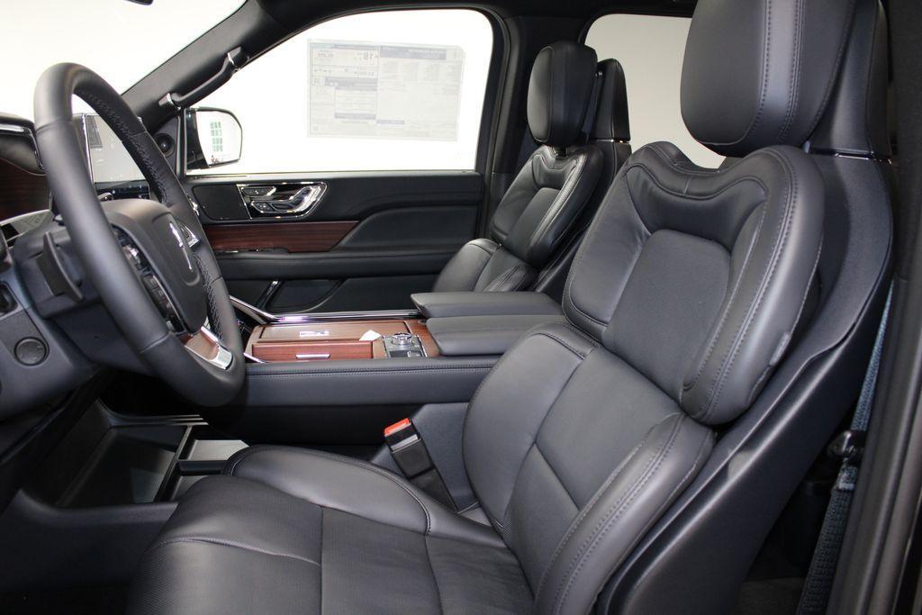 new 2024 Lincoln Navigator car, priced at $93,686