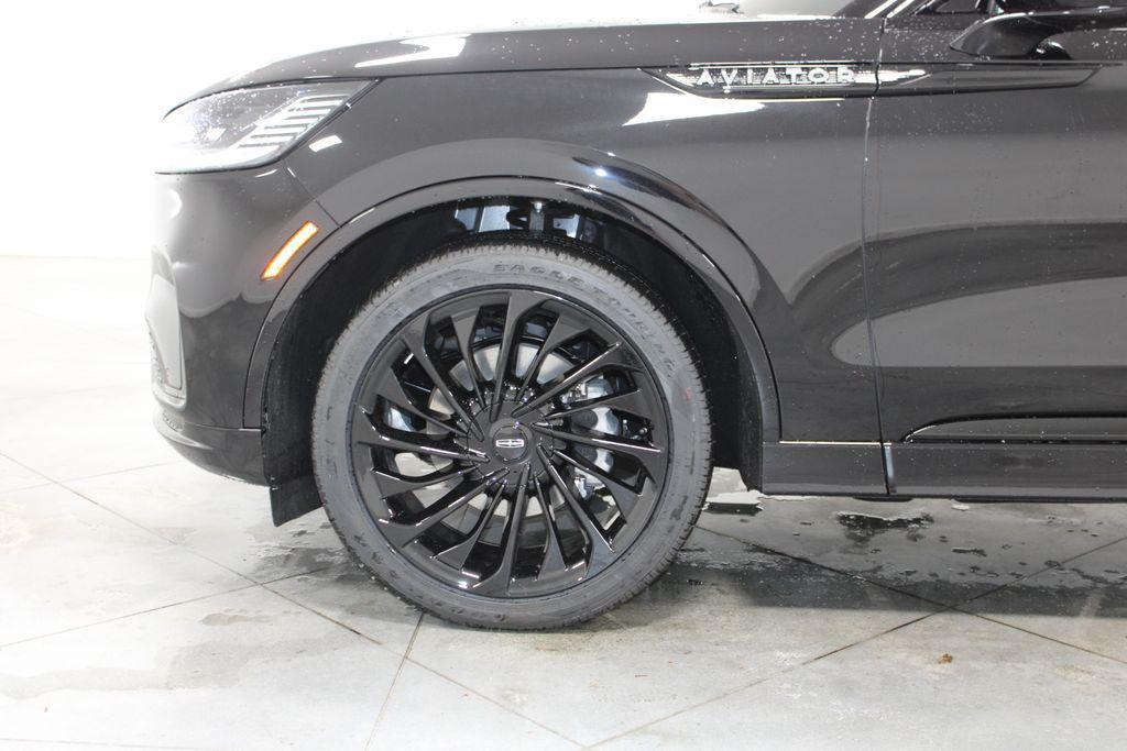 new 2025 Lincoln Aviator car, priced at $75,272