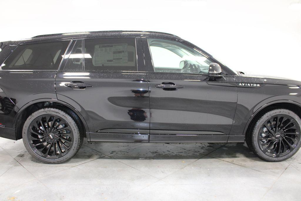 new 2025 Lincoln Aviator car, priced at $75,272