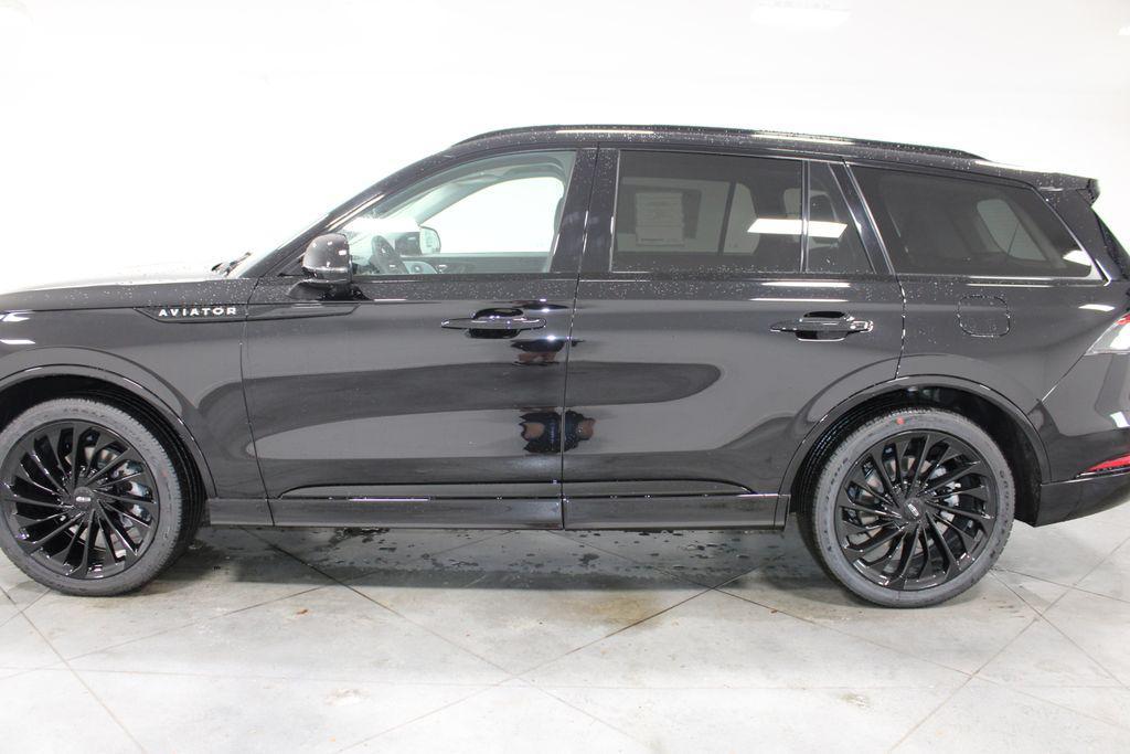 new 2025 Lincoln Aviator car, priced at $75,272
