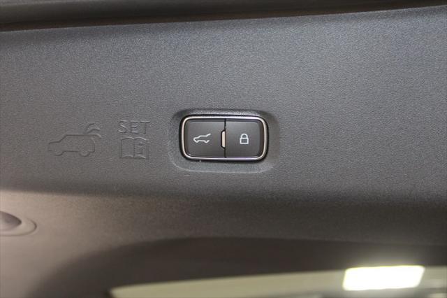 new 2025 Lincoln Navigator car, priced at $100,881