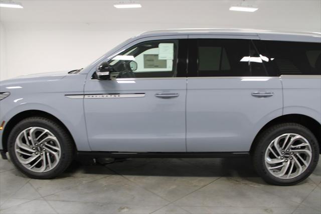 new 2025 Lincoln Navigator car, priced at $100,881