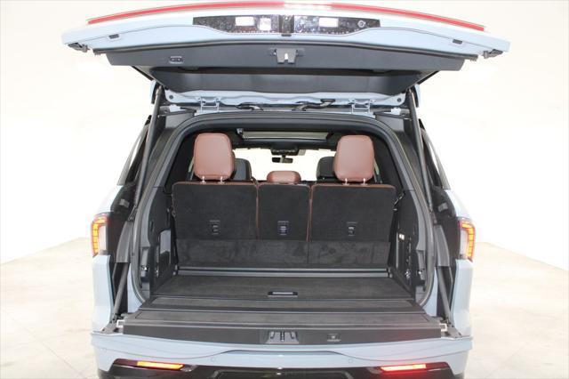 new 2025 Lincoln Navigator car, priced at $100,881