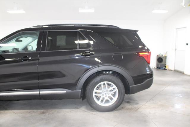 new 2025 Ford Explorer car, priced at $40,725