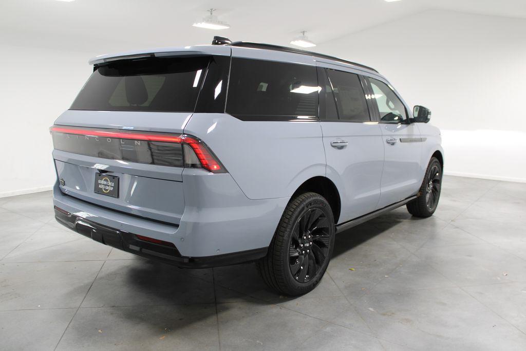 new 2025 Lincoln Navigator car, priced at $106,030