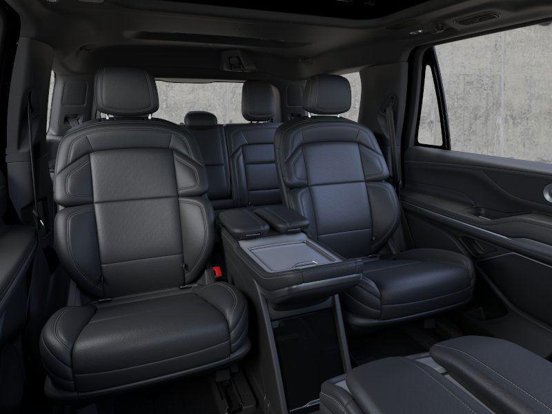 new 2025 Lincoln Navigator car, priced at $109,237