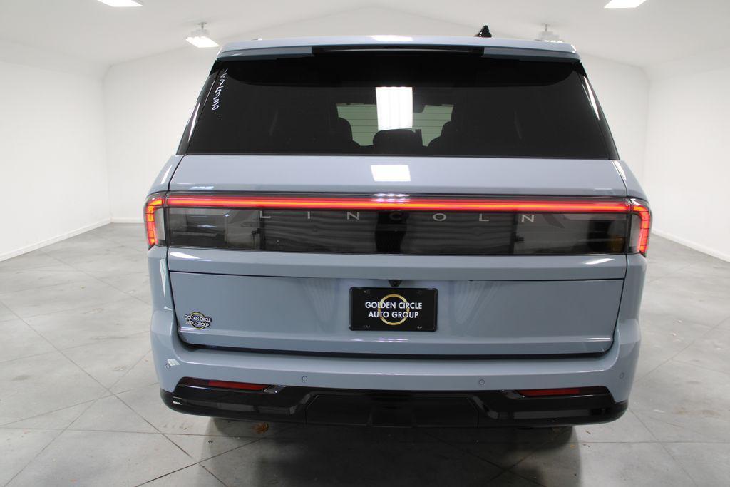 new 2025 Lincoln Navigator car, priced at $106,030