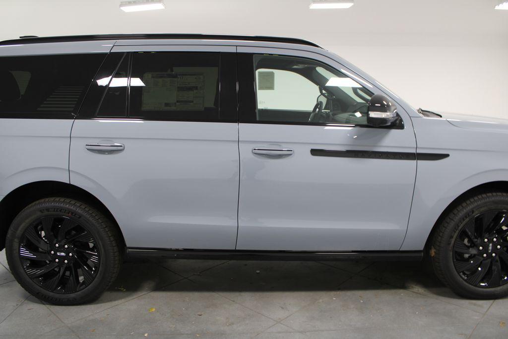 new 2025 Lincoln Navigator car, priced at $106,030