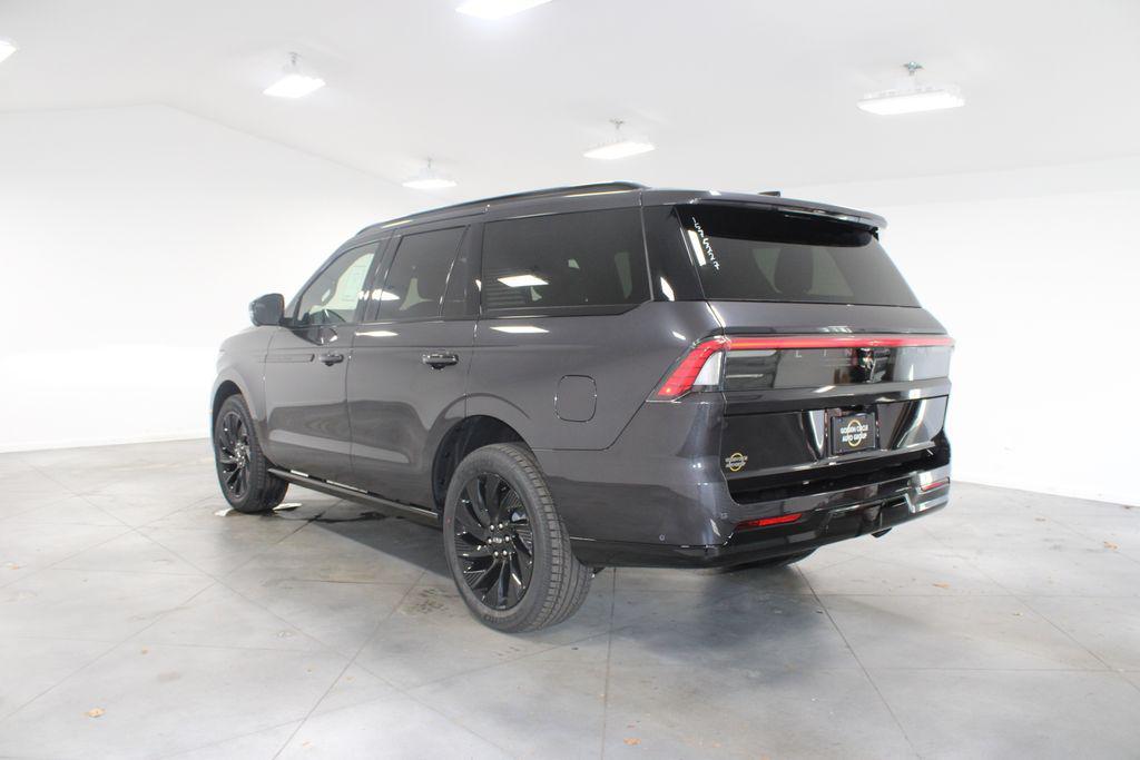 new 2025 Lincoln Navigator car, priced at $101,182