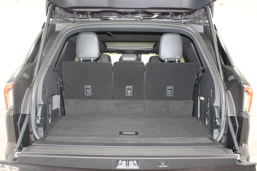 new 2025 Lincoln Navigator car, priced at $101,182