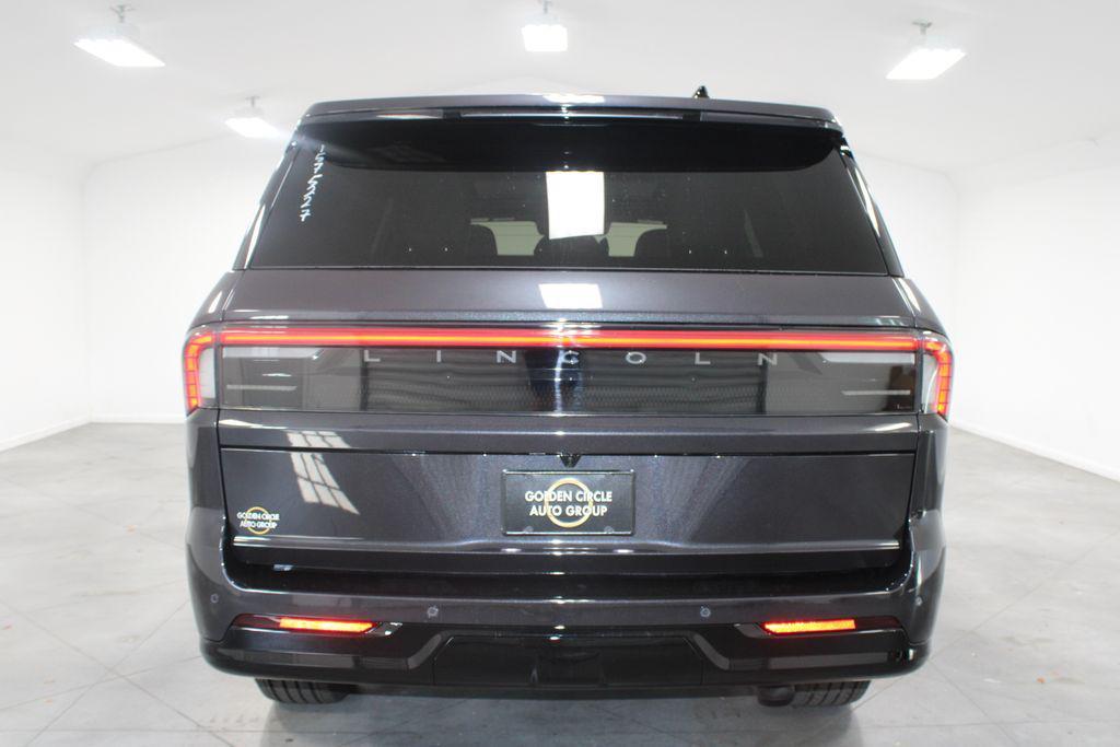 new 2025 Lincoln Navigator car, priced at $101,182