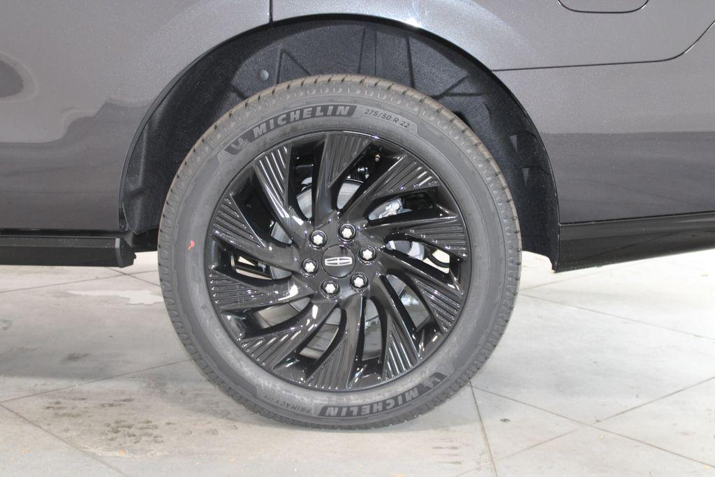 new 2025 Lincoln Navigator car, priced at $101,182