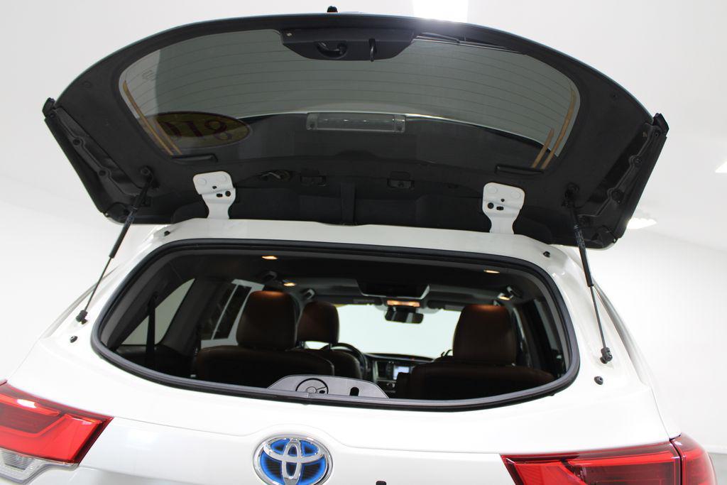 used 2018 Toyota Highlander Hybrid car, priced at $26,748