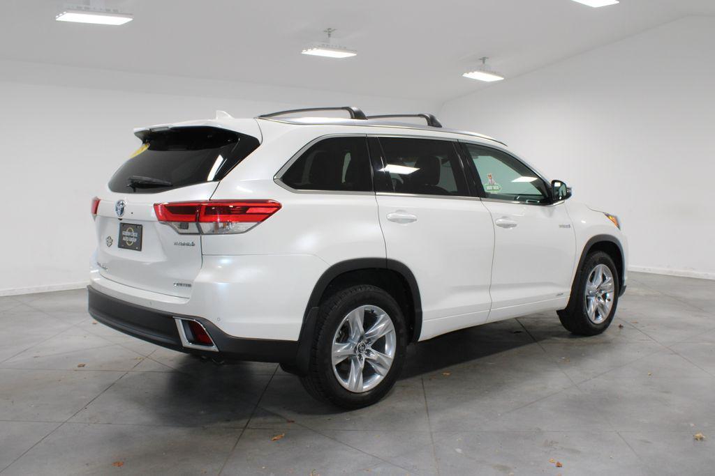 used 2018 Toyota Highlander Hybrid car, priced at $26,748