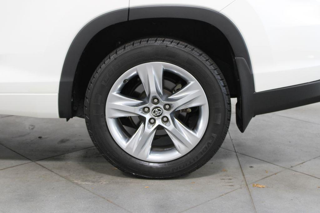 used 2018 Toyota Highlander Hybrid car, priced at $26,748