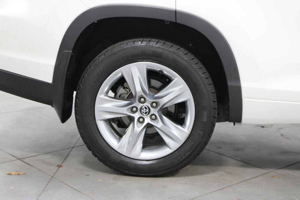 used 2018 Toyota Highlander Hybrid car, priced at $26,748