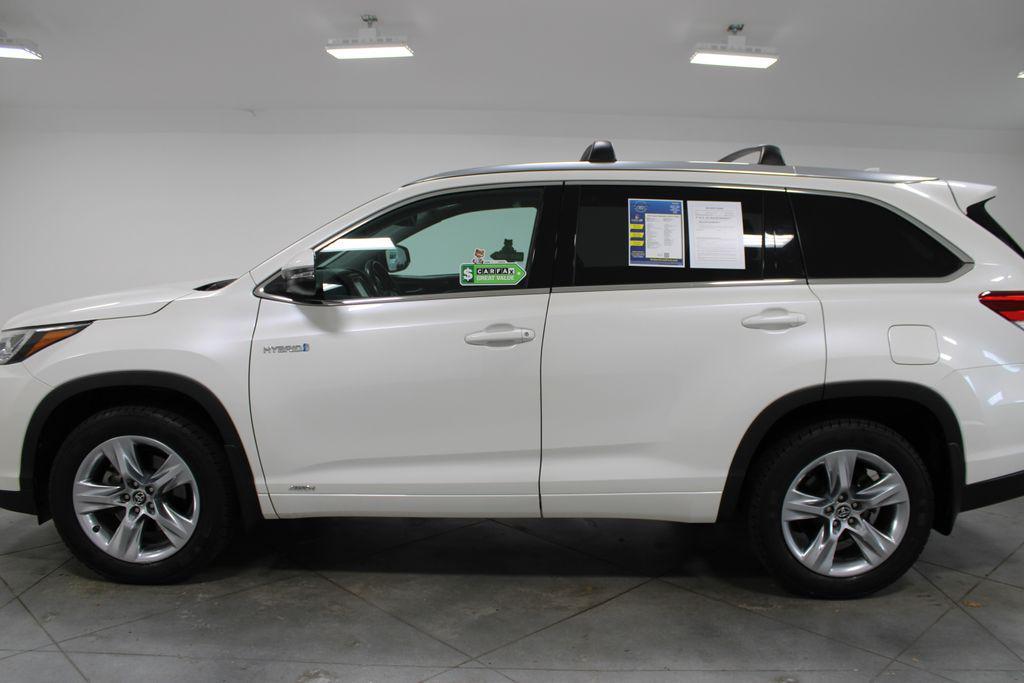used 2018 Toyota Highlander Hybrid car, priced at $26,748