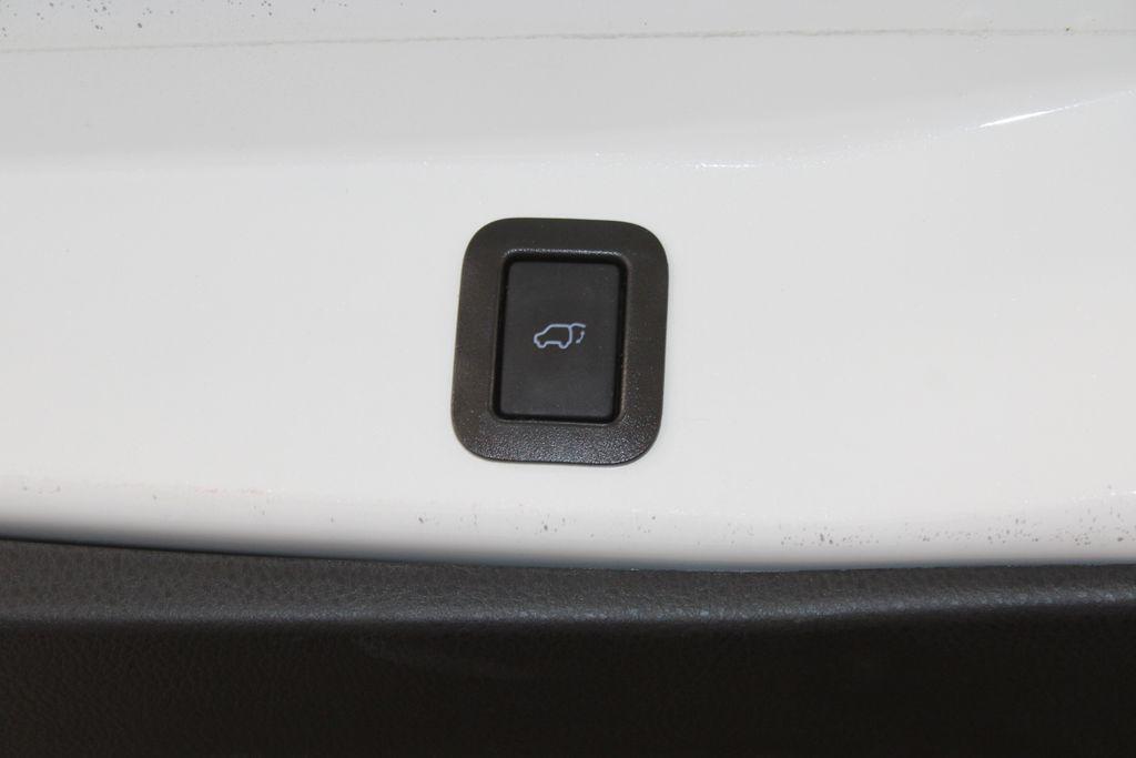 used 2018 Toyota Highlander Hybrid car, priced at $26,748