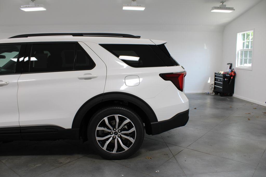 new 2025 Ford Explorer car, priced at $42,000