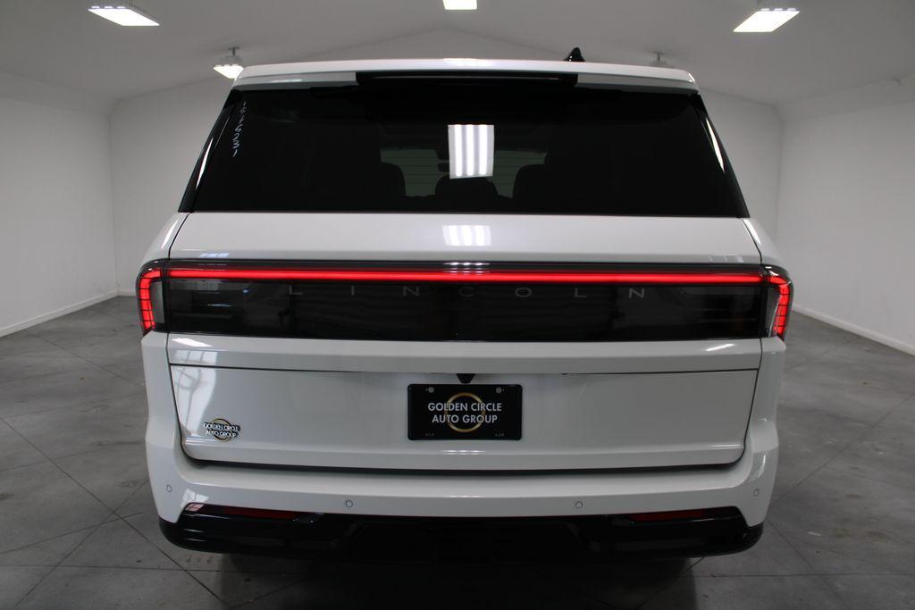 new 2025 Lincoln Navigator car, priced at $99,240