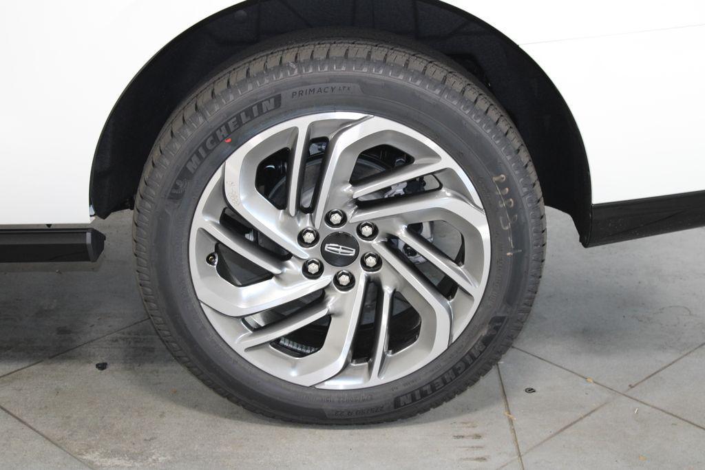 new 2025 Lincoln Navigator car, priced at $99,240