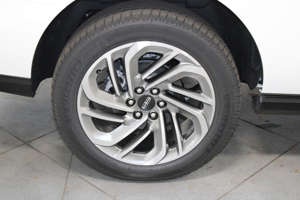 new 2025 Lincoln Navigator car, priced at $99,240