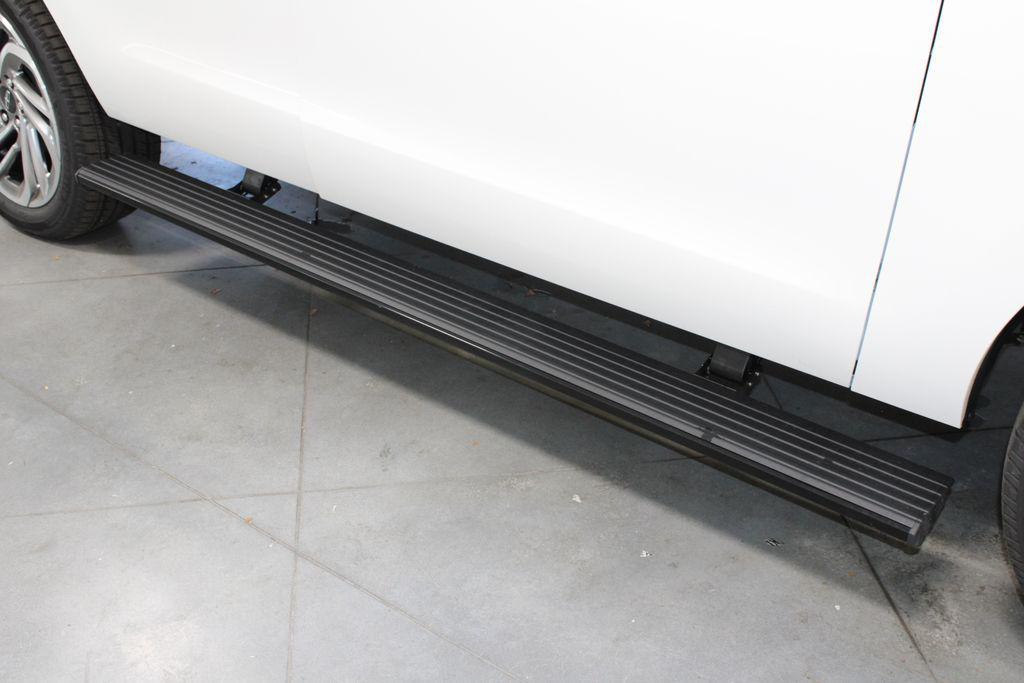 new 2025 Lincoln Navigator car, priced at $99,240