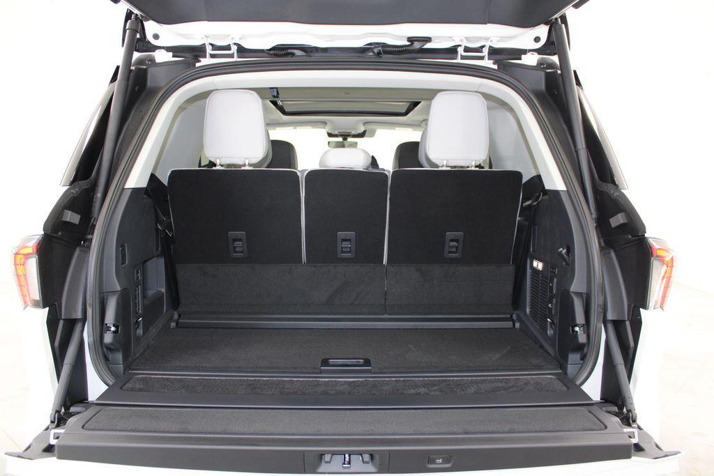 new 2025 Lincoln Navigator car, priced at $99,240