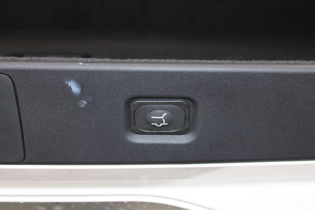 new 2025 Lincoln Navigator car, priced at $100,240