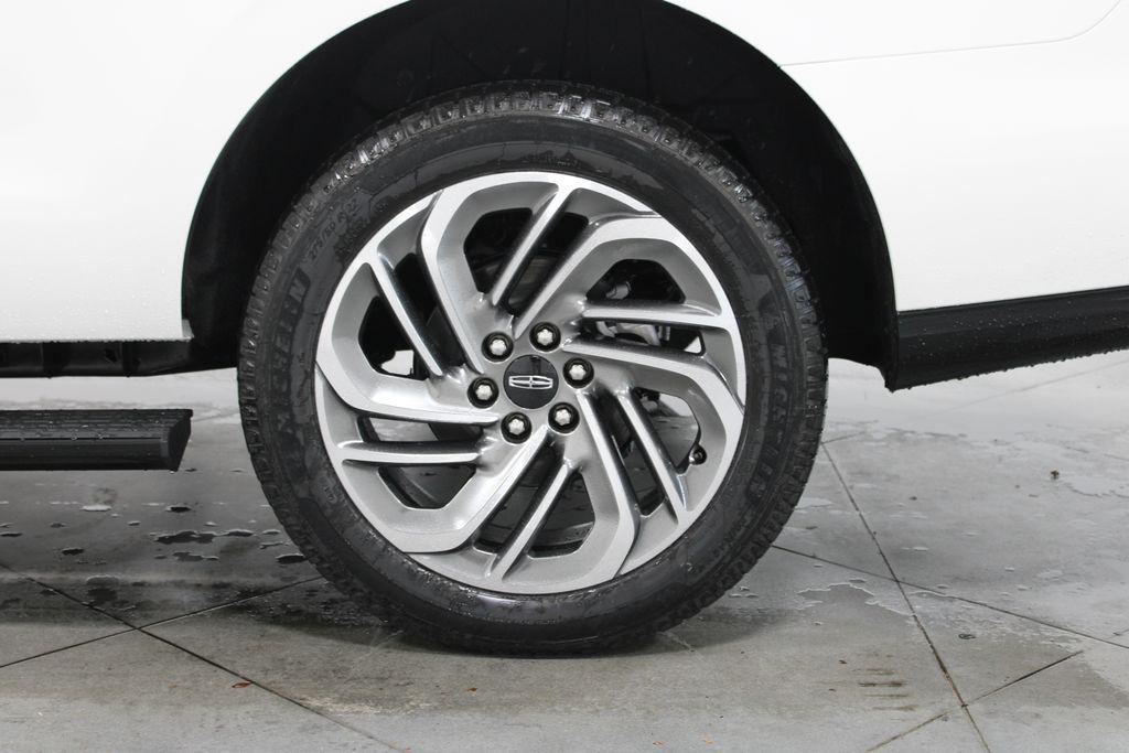 new 2025 Lincoln Navigator car, priced at $100,240