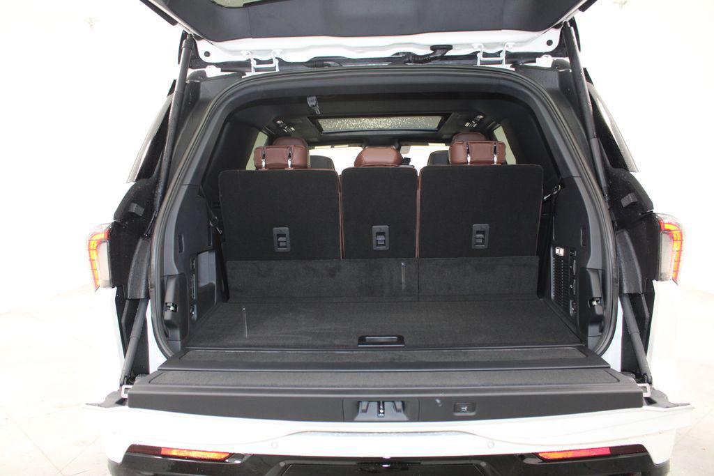 new 2025 Lincoln Navigator car, priced at $100,240