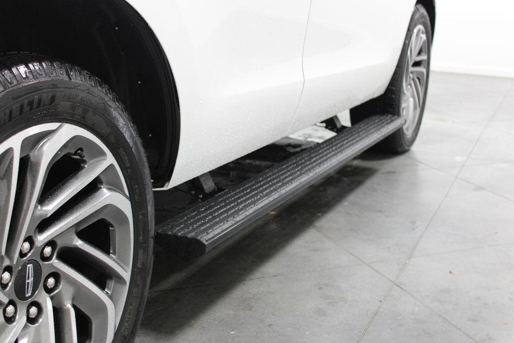 new 2025 Lincoln Navigator car, priced at $100,240