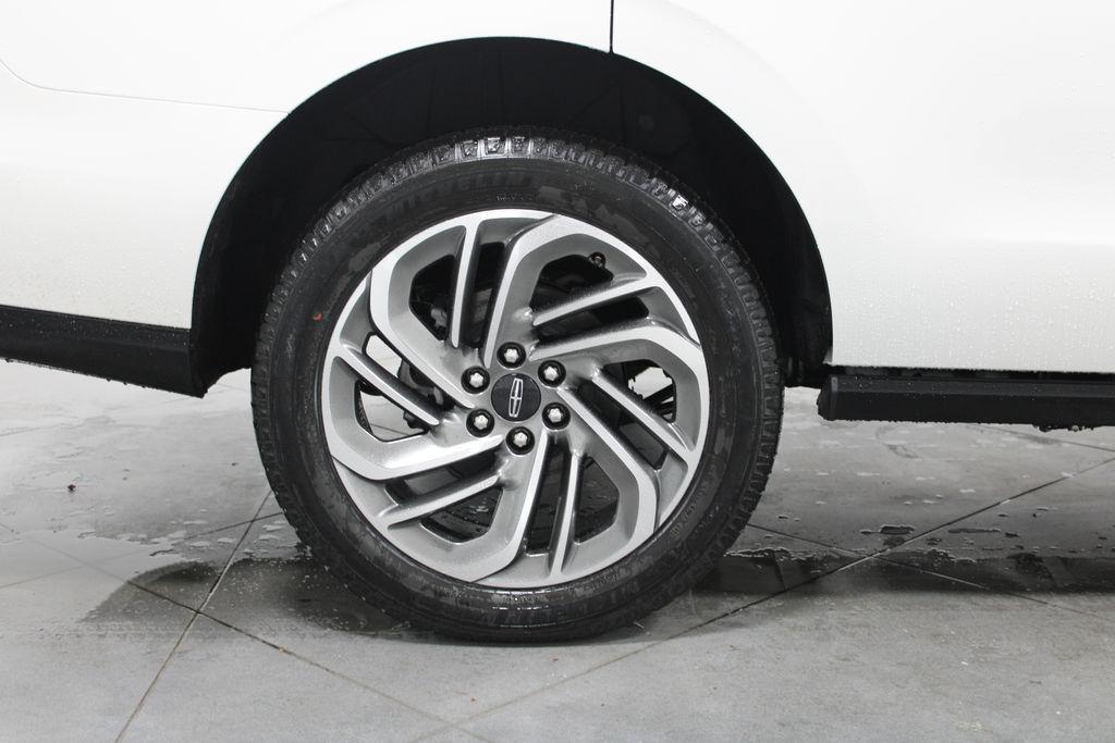 new 2025 Lincoln Navigator car, priced at $100,240