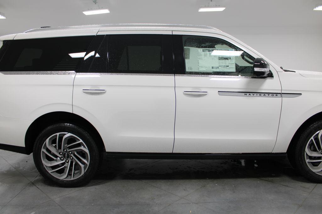 new 2025 Lincoln Navigator car, priced at $100,240