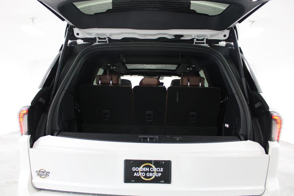 new 2025 Lincoln Navigator car, priced at $100,240