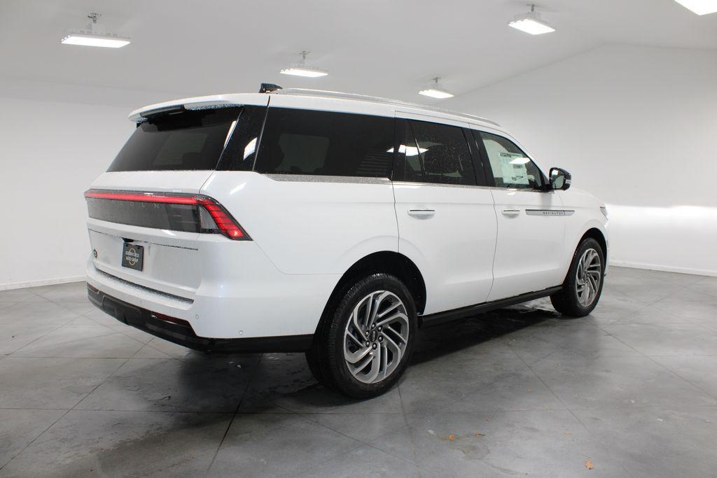 new 2025 Lincoln Navigator car, priced at $100,240