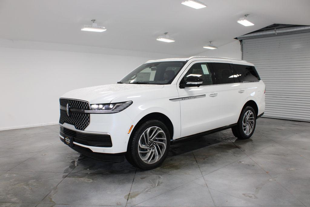 new 2025 Lincoln Navigator car, priced at $100,240