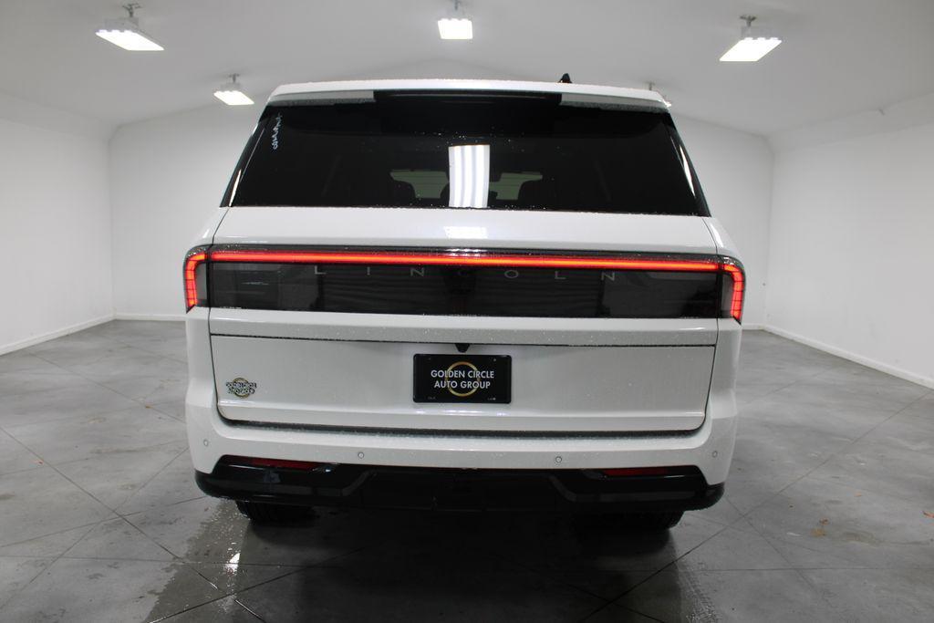 new 2025 Lincoln Navigator car, priced at $100,240