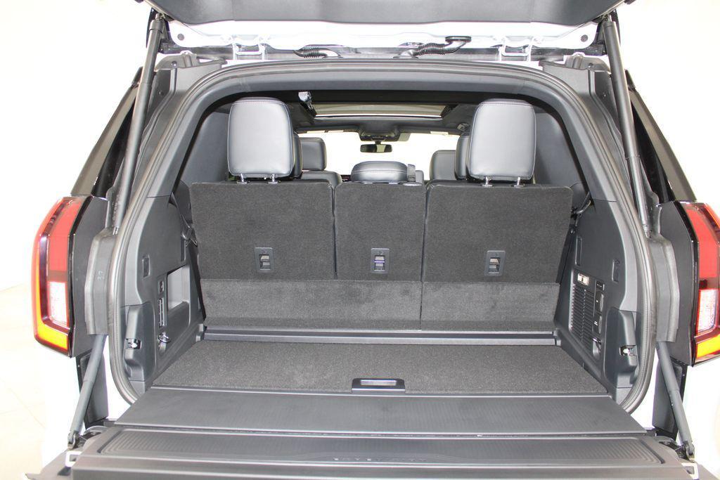 new 2025 Ford Expedition car, priced at $82,673