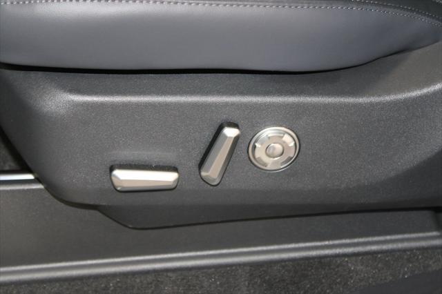 new 2025 Lincoln Navigator car, priced at $104,311