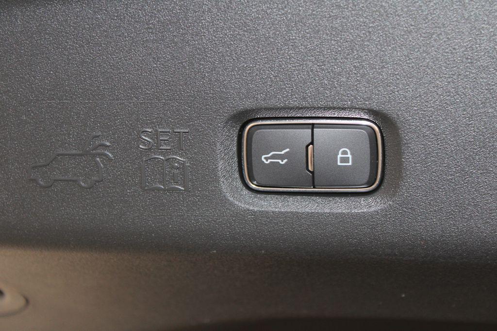 new 2025 Lincoln Navigator car, priced at $107,986