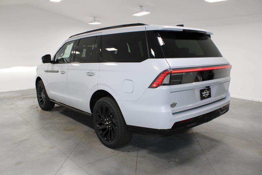 new 2025 Lincoln Navigator car, priced at $107,986