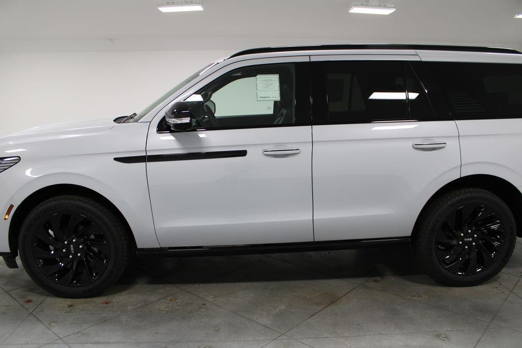 new 2025 Lincoln Navigator car, priced at $107,986