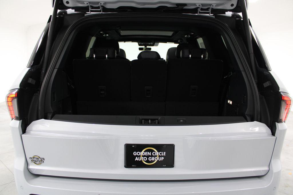 new 2025 Lincoln Navigator car, priced at $107,986