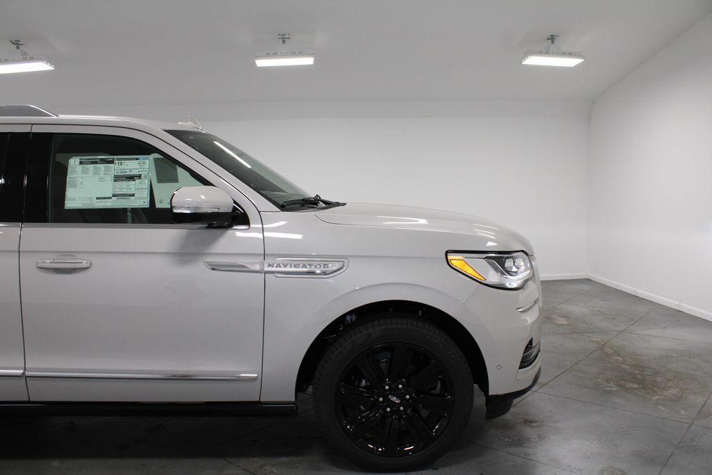 new 2024 Lincoln Navigator car, priced at $100,986