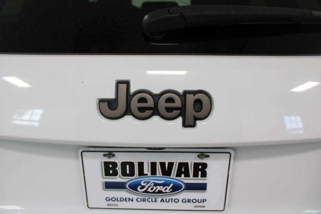 used 2017 Jeep Grand Cherokee car, priced at $11,118