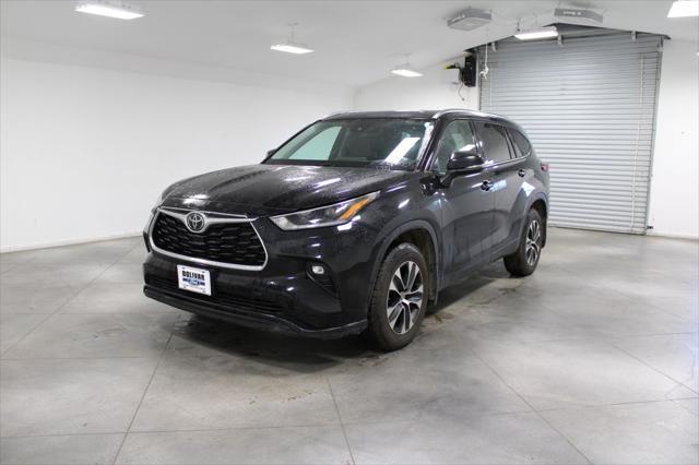 used 2021 Toyota Highlander car, priced at $31,581