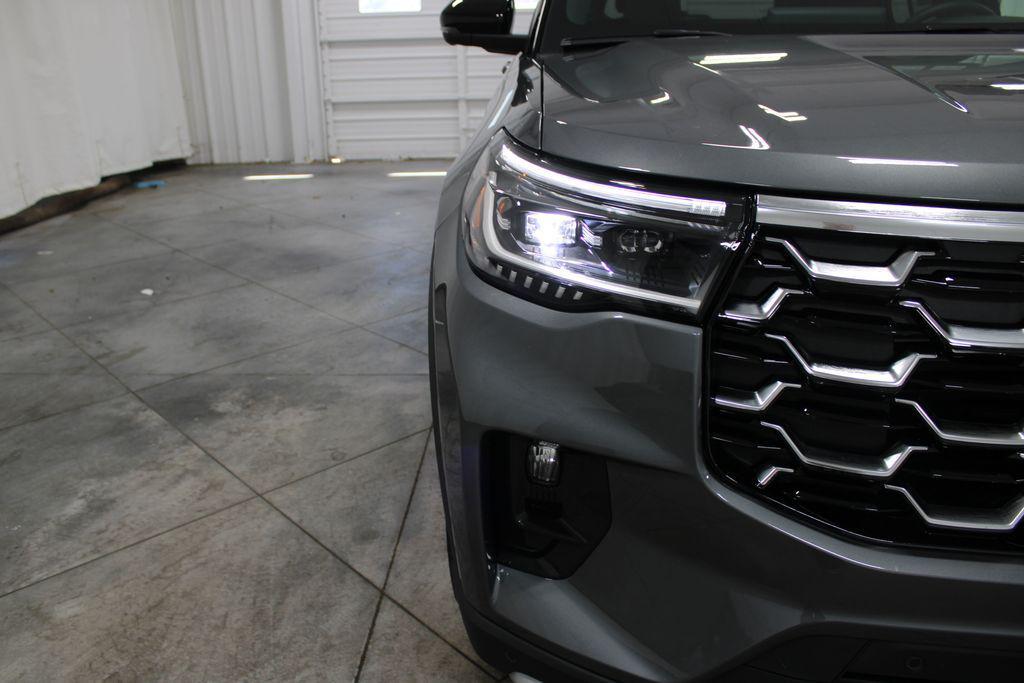 new 2025 Ford Explorer car, priced at $50,935