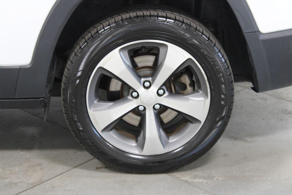 used 2021 Jeep Cherokee car, priced at $16,348
